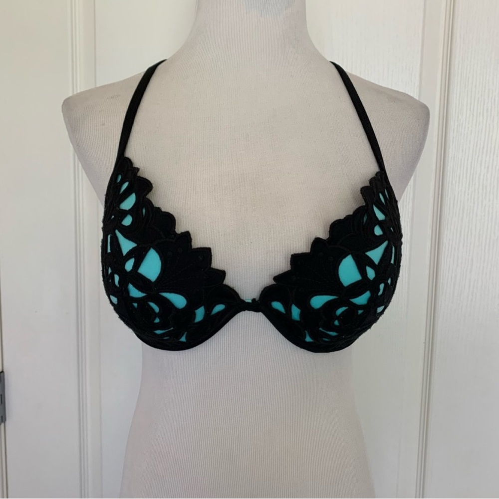Black and Blue padded adjustable shoulder straps bikini top size 34D
